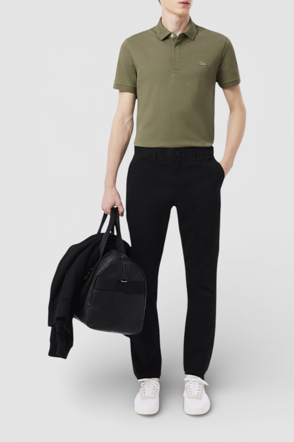 תמונת כל הלוק של חולצת פולו קצרה